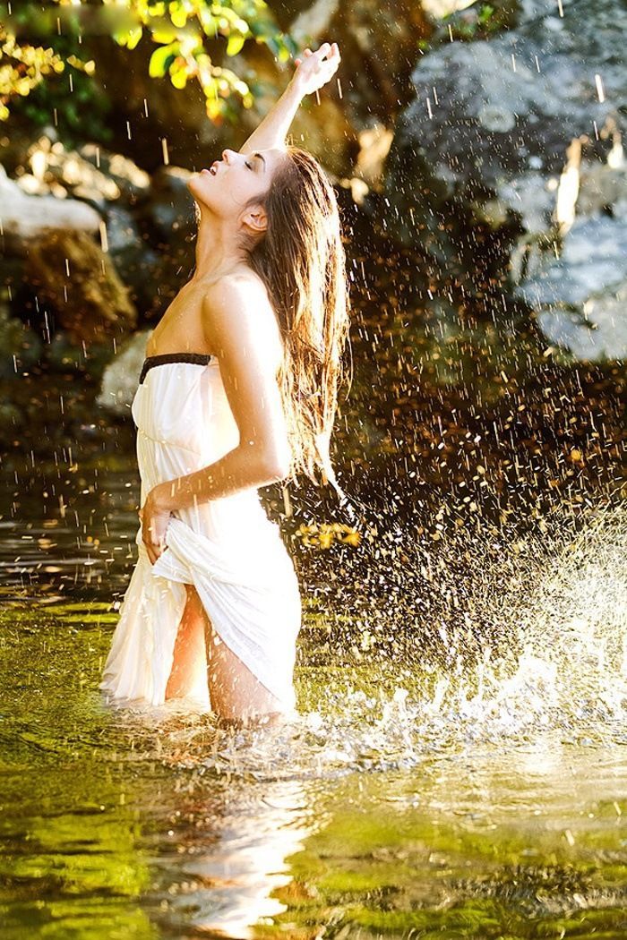 Marie Avgeropoulos in Huaybei