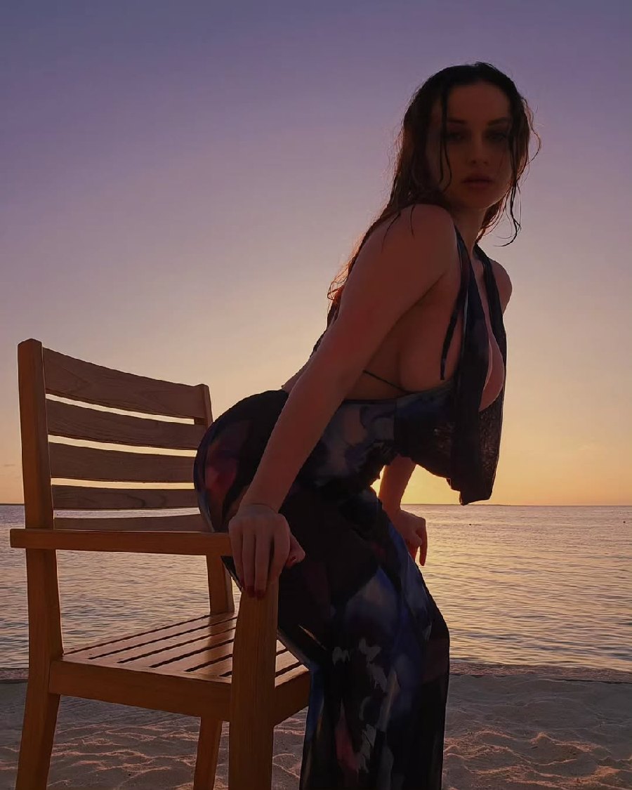 Sexy girl Miranda Faith nude in Huaybei