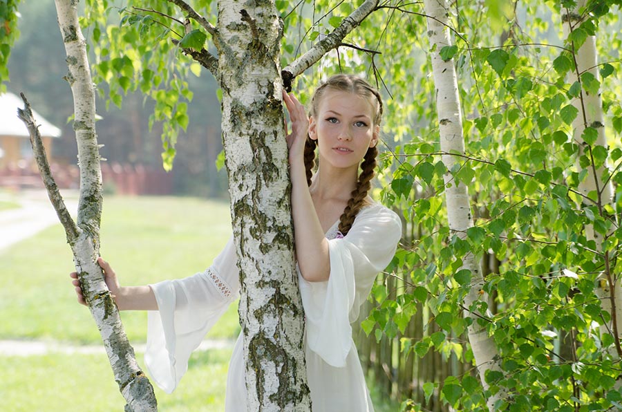 Women in Slavic costumes in Huaybei