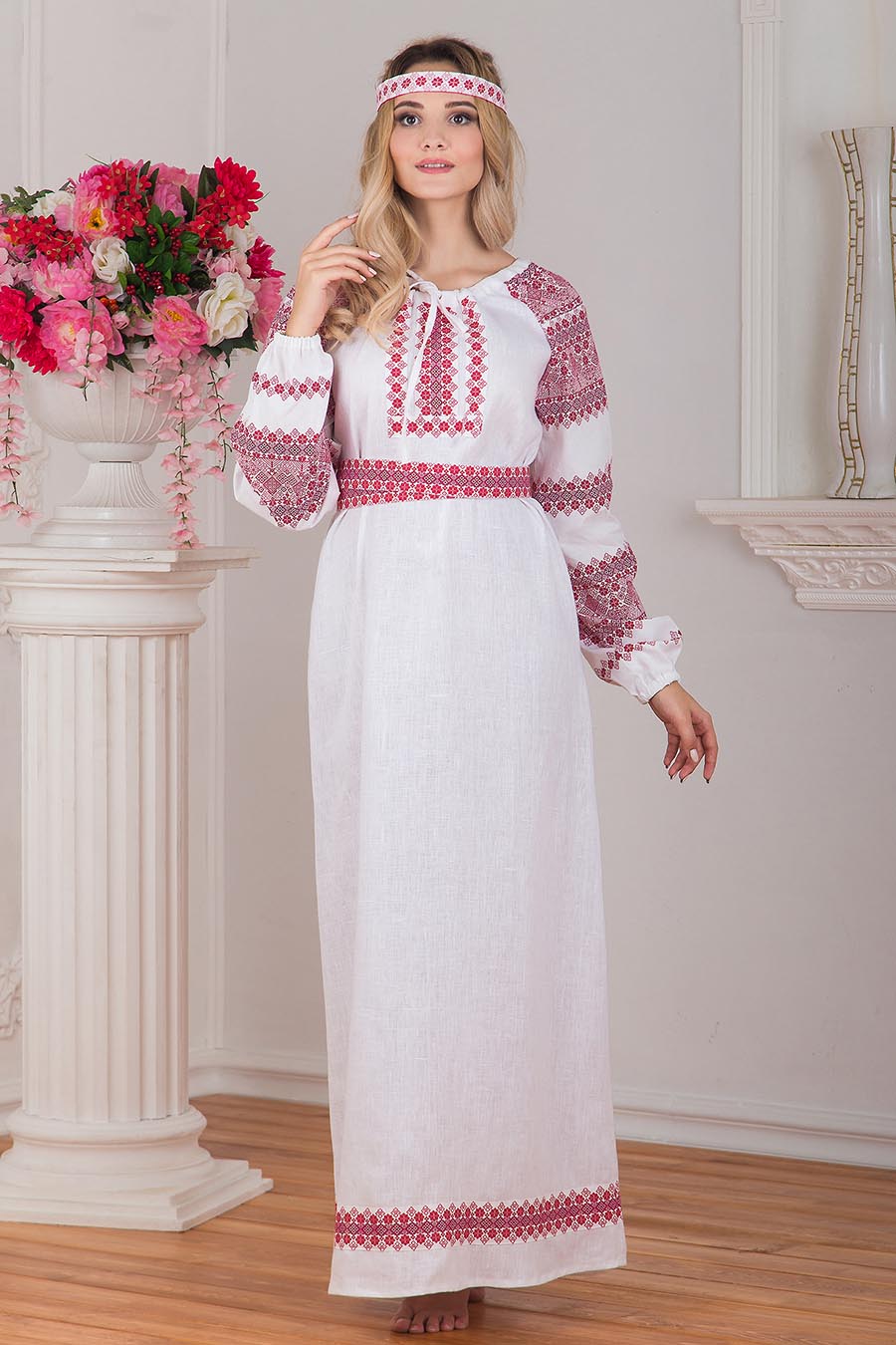 Women in Slavic costumes in Huaybei