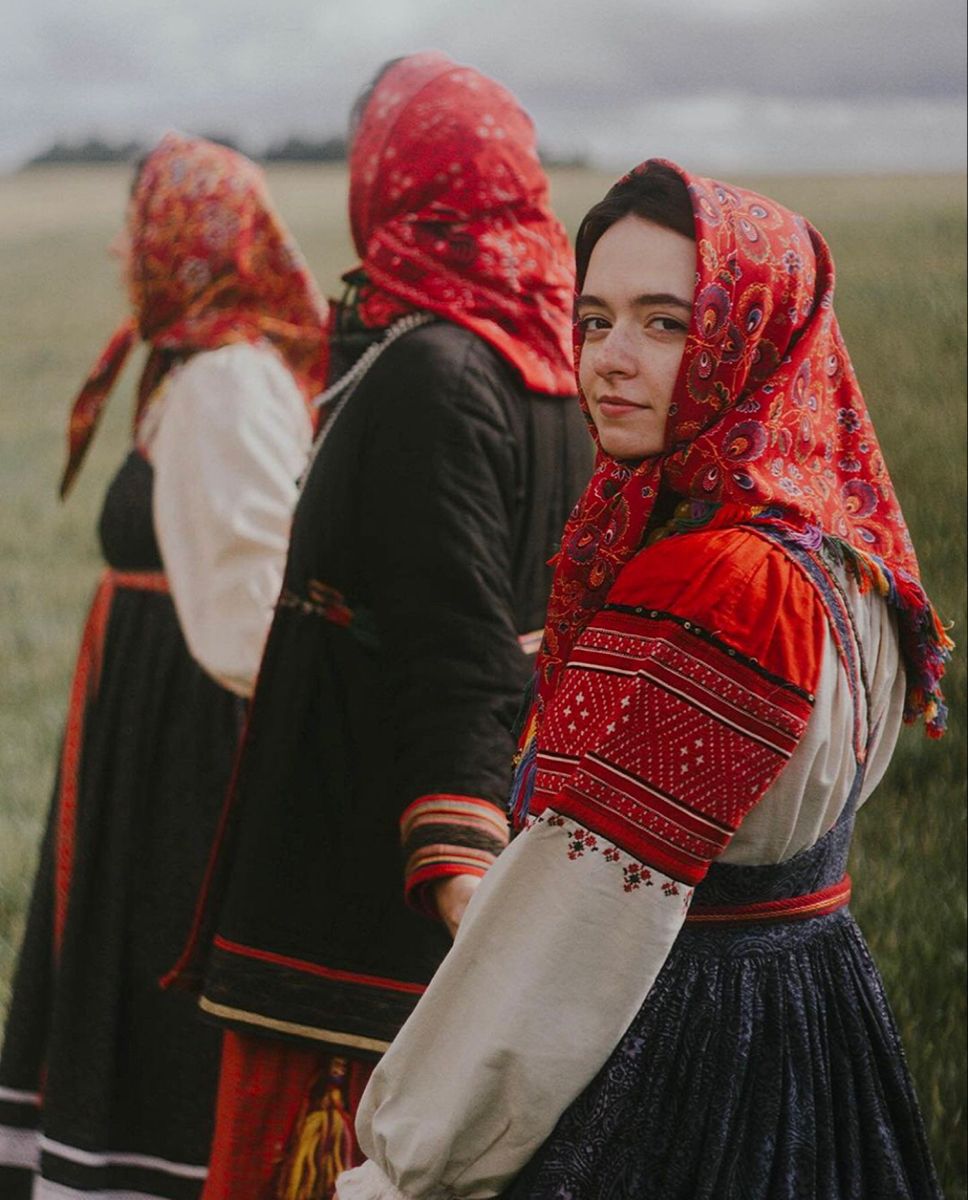 Women in Slavic costumes in Huaybei