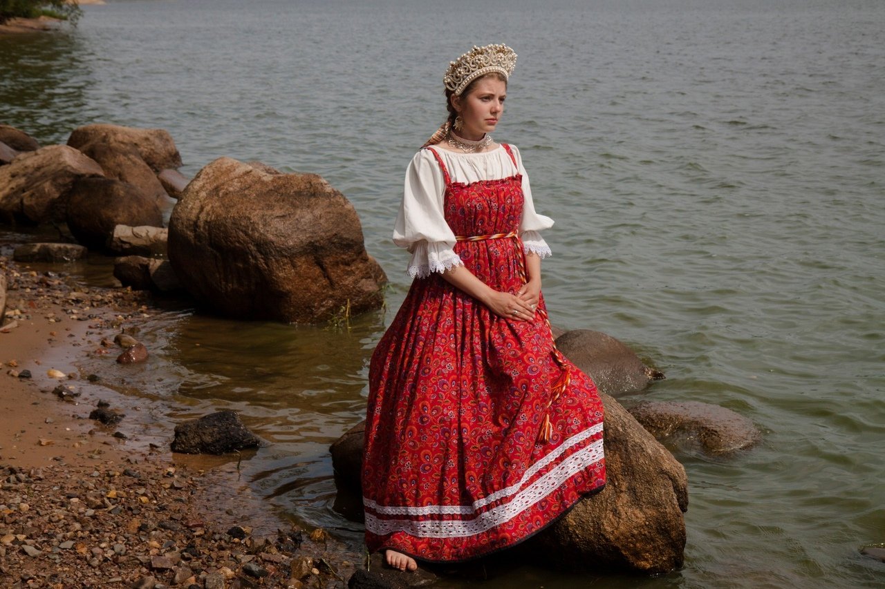 Women in Slavic costumes in Huaybei