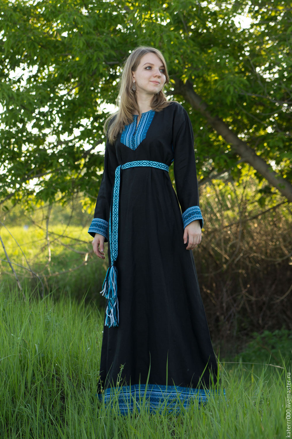 Women in Slavic costumes in Huaybei