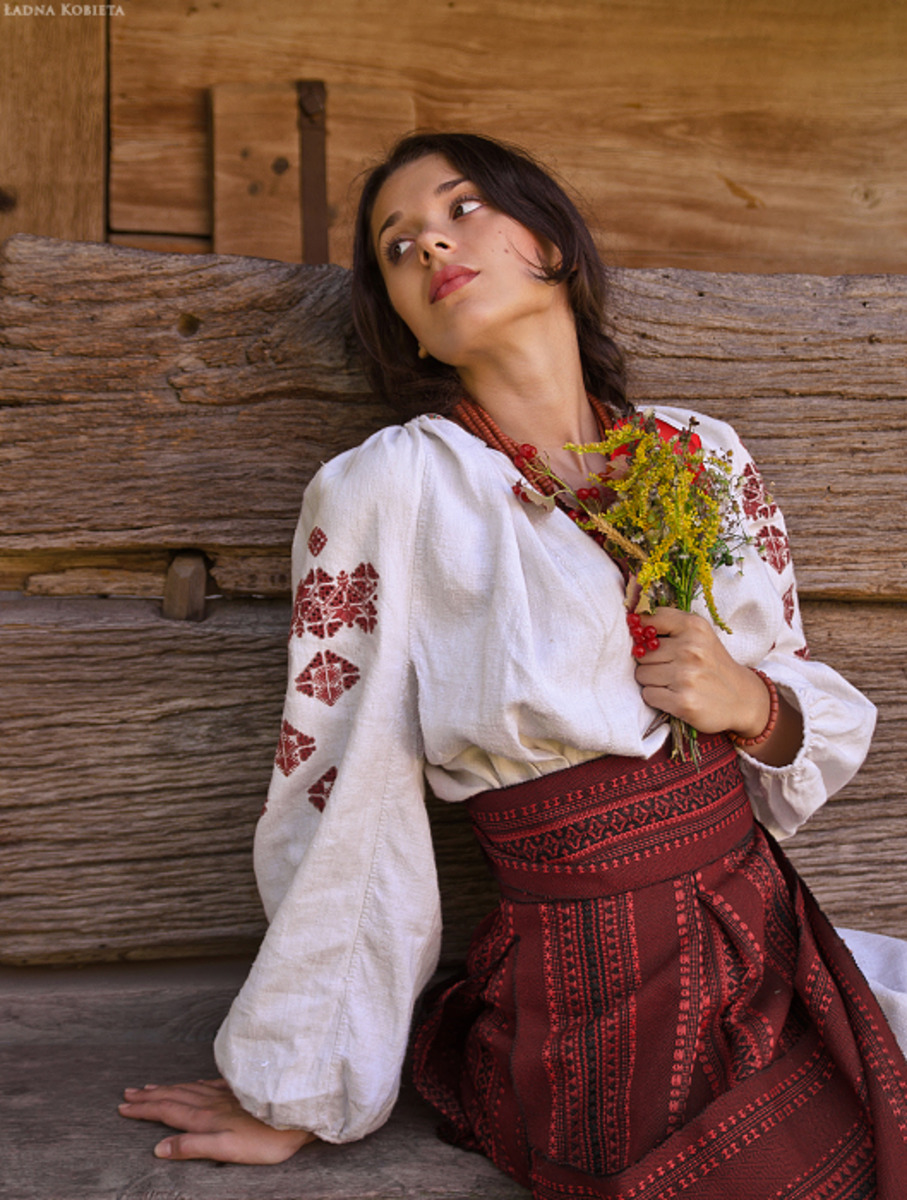 Girls in Slavic costumes in Huaybei