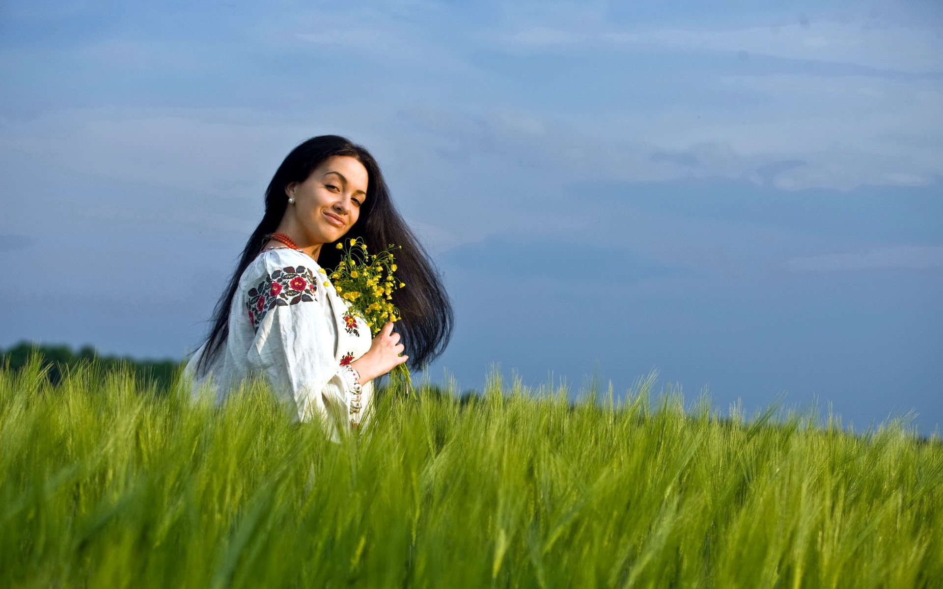 Girls in Slavic costumes in Huaybei