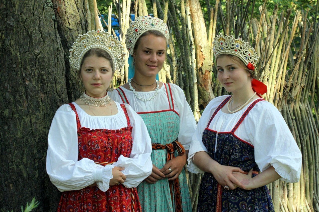Sexy model Girls in Slavic costumes in Huaybei